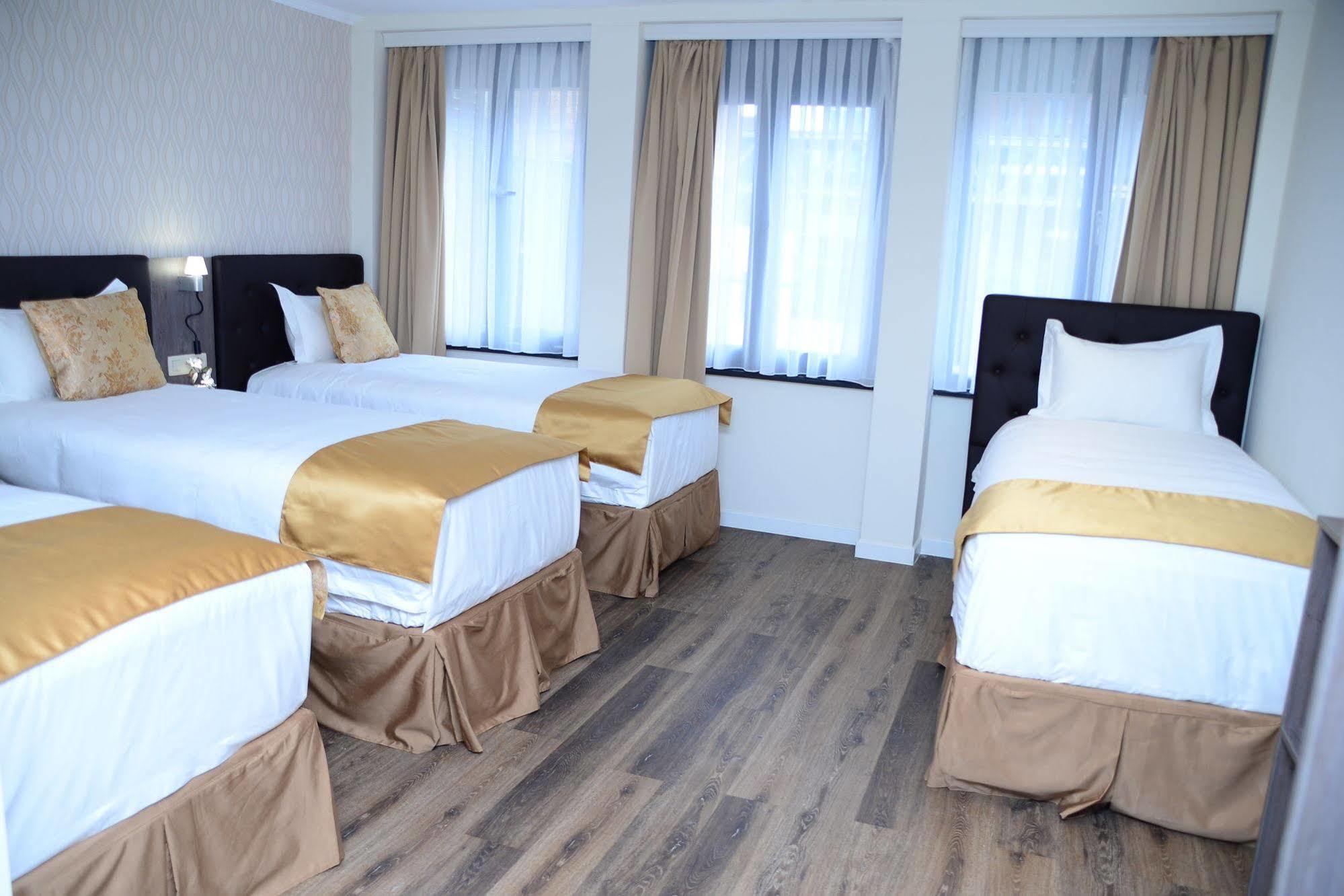 The Helmet Hotel Saint-Josse-ten-Noode Εξωτερικό φωτογραφία